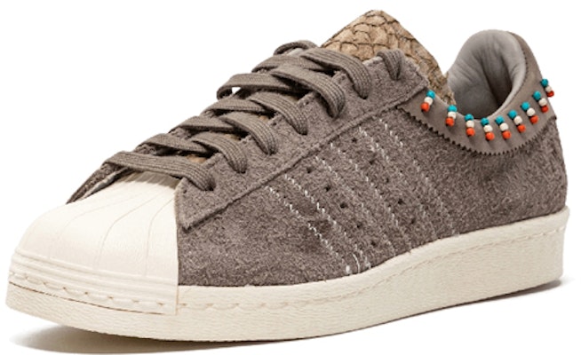 Invincible x 阿迪达斯 Superstar 90v '棕色' B34290 Lookbook Invincible x 阿迪达斯 Superstar 90v '棕色' B34290