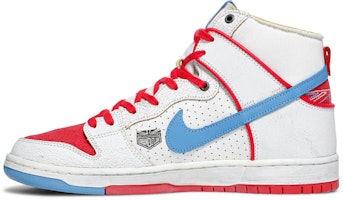 이쇼드 웨어 x 매그너스 워커 x 나이키 SB 덩크 하이 프로 '어반 아웃로' DH7683-100 Lookbook 이쇼드 웨어 x 매그너스 워커 x 나이키 SB 덩크 하이 프로 '어반 아웃로' DH7683-100