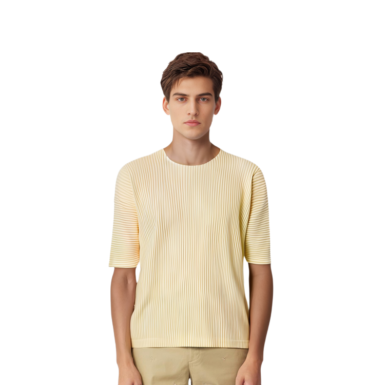 Shop ISSEY MIYAKE 簡約純色圓領短袖T恤 HP33JK102-51