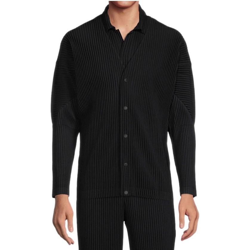Shop ISSEY MIYAKE FW23 黑色純色百褶針織長袖開襟外套 HP39JL441-15