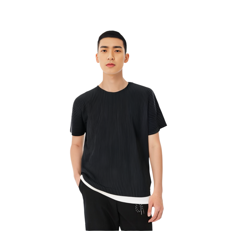 Shop ISSEY MIYAKE 素色短袖圓領上衣 黑色款式 HP55JK420-15