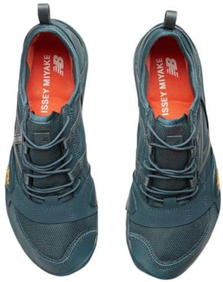 Issey Miyake x New Balance Minimus 10v1 'Navy' MT10OIY Lookbook Issey Miyake x New Balance Minimus 10v1 'Navy' MT10OIY