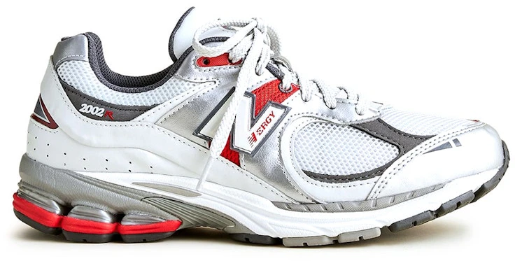 new-balance-2002-r-silver-metallic