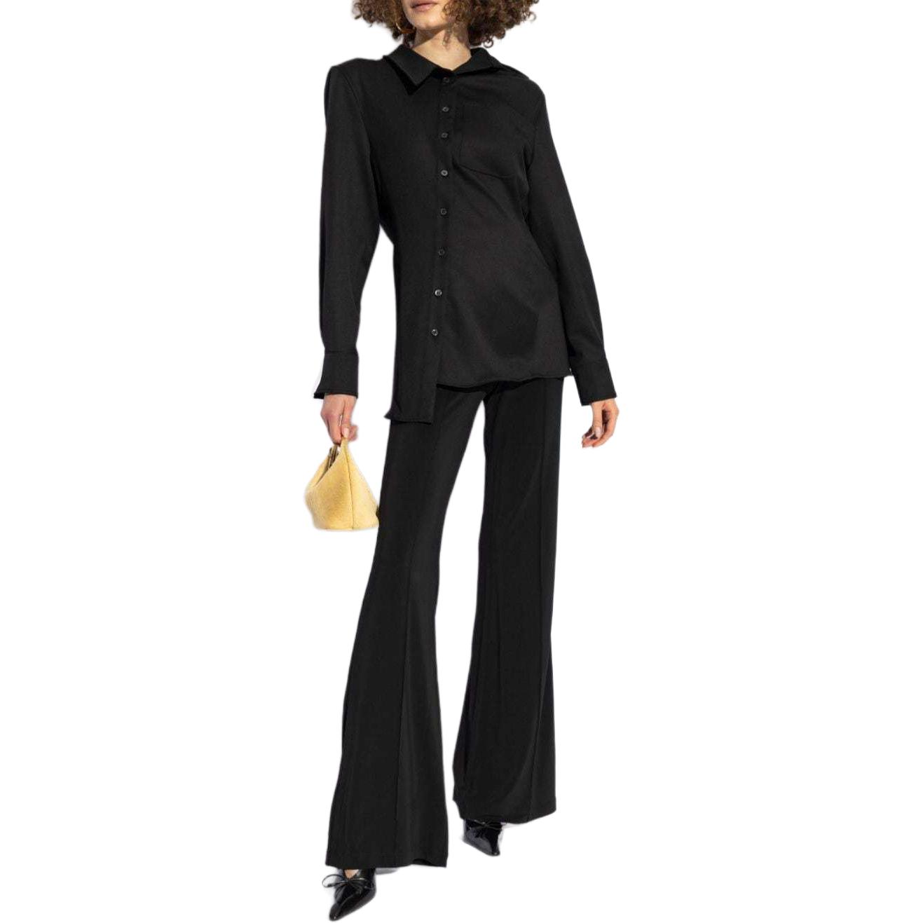 Lookbook Jacquemus Kemeja Hitam Lengan Panjang Asimetris dengan Kancing Depan. 243SH0621333990