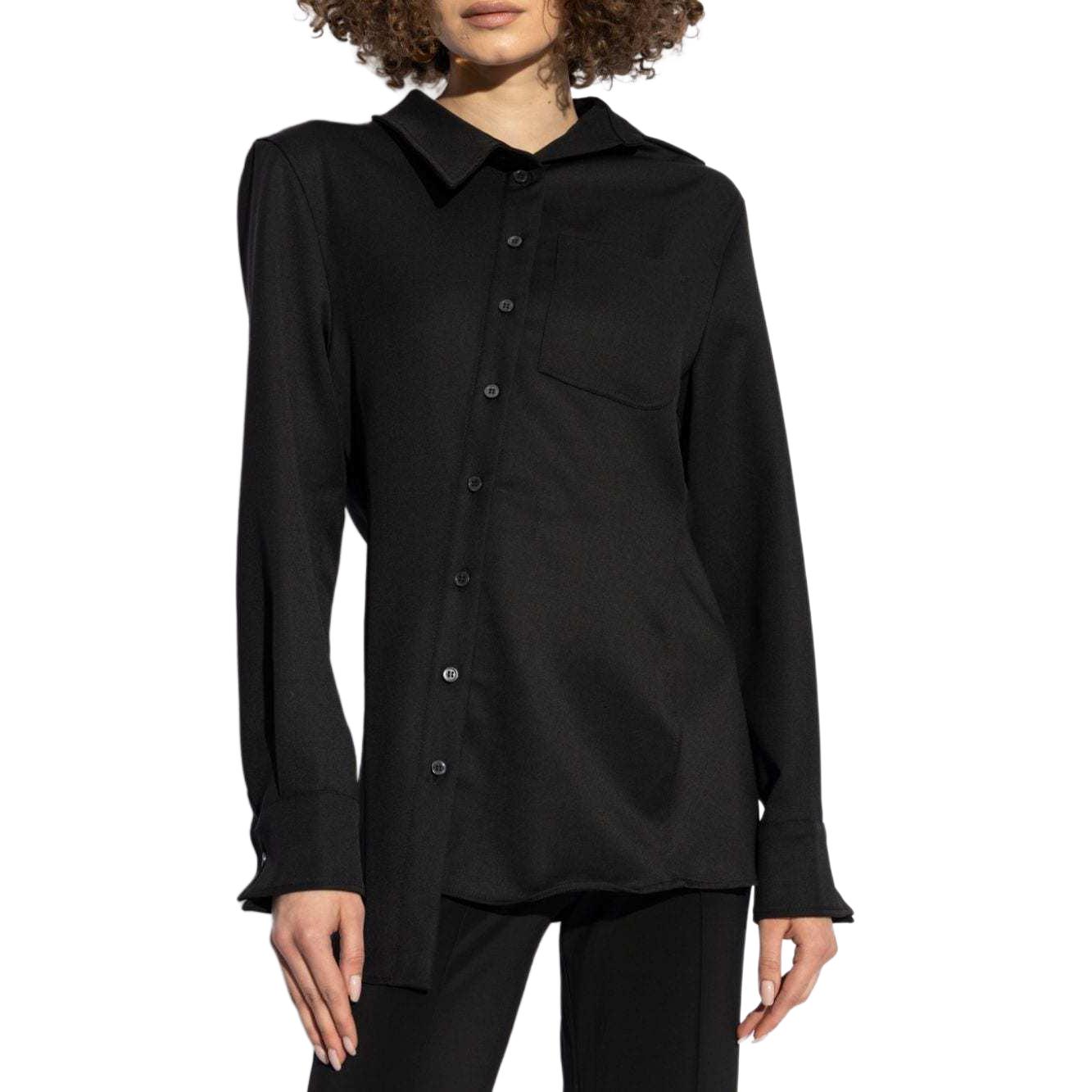 Shop Jacquemus Kemeja Hitam Lengan Panjang Asimetris dengan Kancing Depan. 243SH0621333990