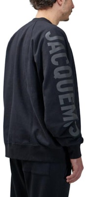 Jacquemus Black Crewneck Logo Print Long Sleeve Sweatshirt. 24E245JS2362341-990 Lookbook Jacquemus Black Crewneck Logo Print Long Sleeve Sweatshirt. 24E245JS2362341-990
