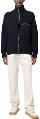 Jacquemus SS23 藍色高領開襟夾克毛衣外套 235KN1202243NAVY Lookbook Jacquemus SS23 藍色高領開襟夾克毛衣外套 235KN1202243NAVY