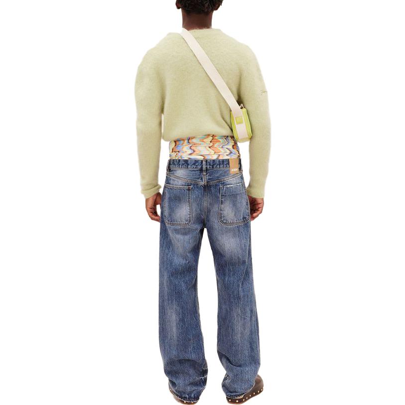 Shop Jacquemus SS23 Celana Jeans Wide-Leg Jahitan Usang Warna Biru Muda. 235DE00813893AU