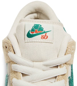 Jarritos x Nike Dunk Low SB Kotak Khas Friends & Family 'Beige' FD0860-001-SB-FF 1