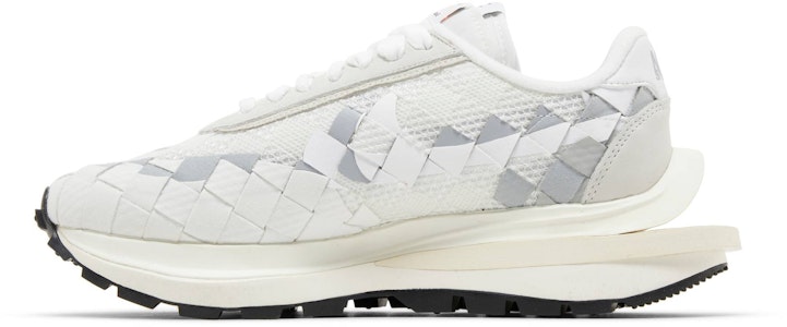 장 폴 고티에 x 사카이 x 나이키 베이퍼와플 "화이트" DR5209-100 Lookbook 장 폴 고티에 x 사카이 x 나이키 베이퍼와플 "화이트" DR5209-100