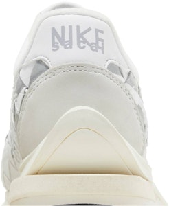 장 폴 고티에 x 사카이 x 나이키 베이퍼와플 "화이트" DR5209-100 Sizing 장 폴 고티에 x 사카이 x 나이키 베이퍼와플 "화이트" DR5209-100