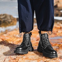 Jeep Classic Short 'Tahan Air Anti-Selip Sol Tebal' P233M08222 Cheap Jeep Classic Short 'Tahan Air Anti-Selip Sol Tebal' P233M08222