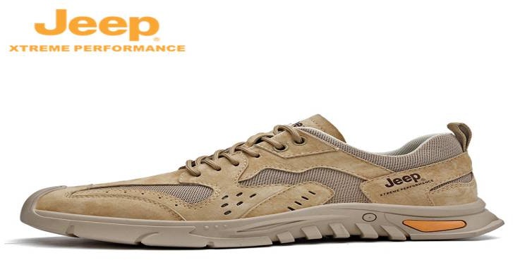 jeep-outdoor-hiking-sand-j111291240