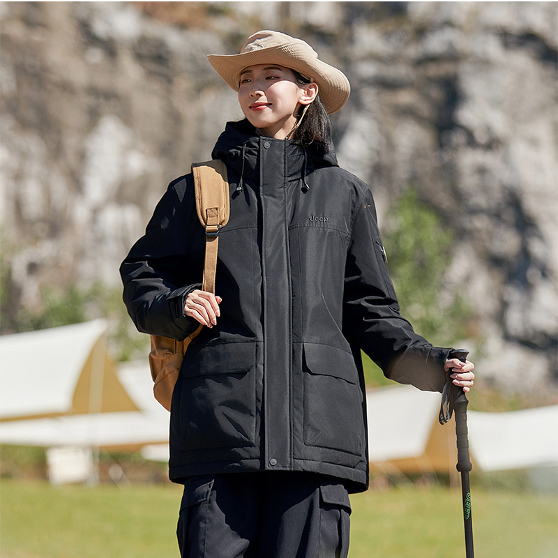 Sizing Jeep 男女款白色羽绒防风保暖连帽夹克带标志。 P844MWD001