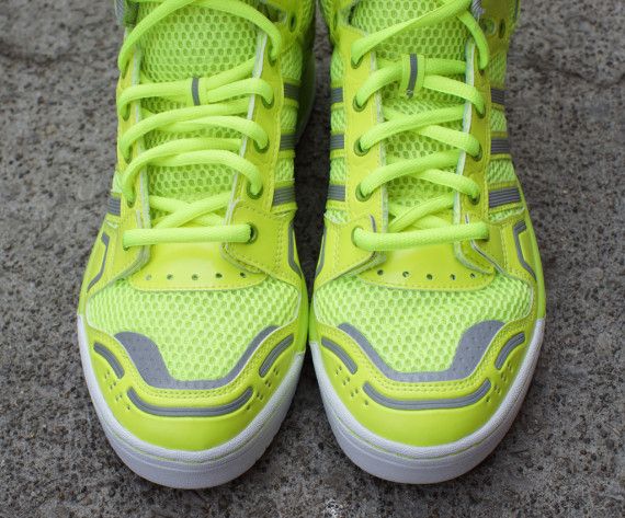 Shop Jeremy Scott x adidas Wings 2.0 'Neon' Lelaki / Wanita M20854