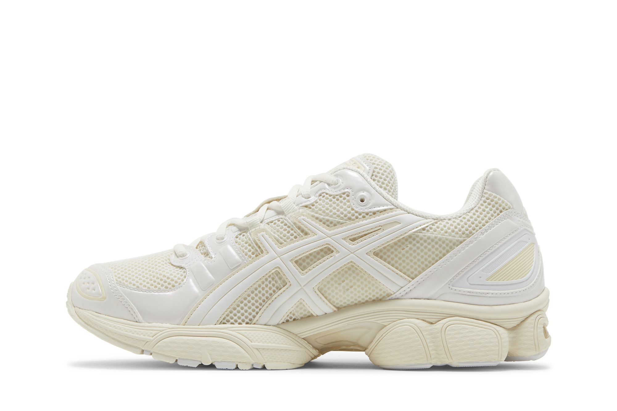 Shop Jessica Gonsalves x ASICS GEL-Nimbus 9合作款跑鞋 1201A733-100