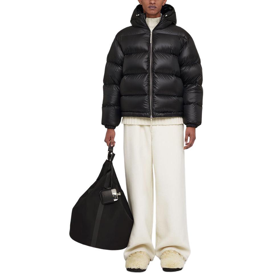 Lookbook Jil Sander 黑色连帽纯色拉链羽绒服. J47AF0115-J70122-001