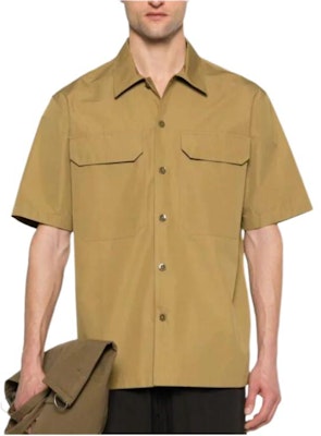 JIL SANDER Olive Green Solid Casual Short Sleeve Button-Up Shirt. J22DL0194-J45002-922 Lookbook JIL SANDER Olive Green Solid Casual Short Sleeve Button-Up Shirt. J22DL0194-J45002-922
