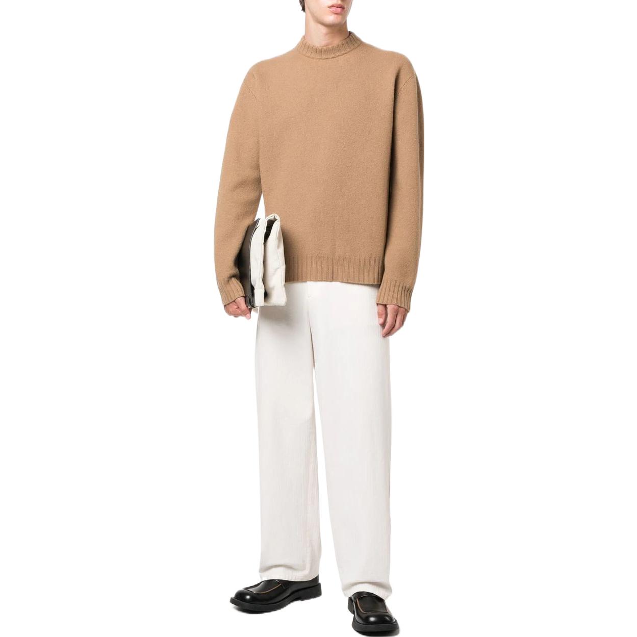 Lookbook Jil Sander 2022秋冬 純羊毛針織衫 卡其色。 J21GP0002-J14506-233