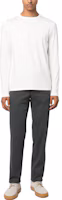Lookbook Jil Sander FW23 男款白色刺繡Logo長袖圓領T恤。 J47GC0004J45049104