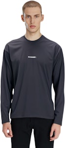 질샌더 SS23 블랙 레터 프린트 긴팔 티셔츠. J47GC0022J20033001 Lookbook 질샌더 SS23 블랙 레터 프린트 긴팔 티셔츠. J47GC0022J20033001