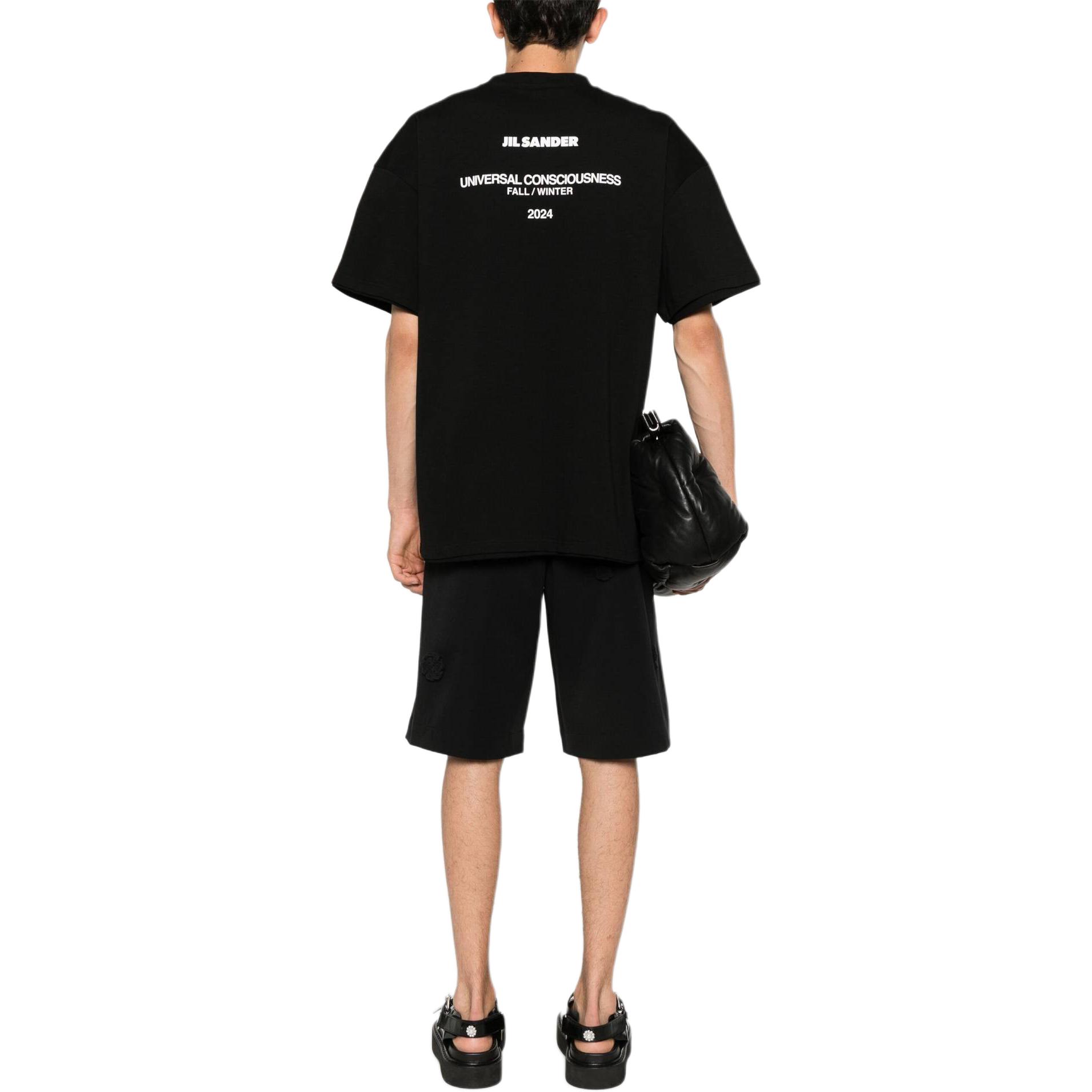 Lookbook Jil Sander SS24 Kaos Hitam Longgar Cetak Huruf Leher O. J61GC0002J20086-BLACK