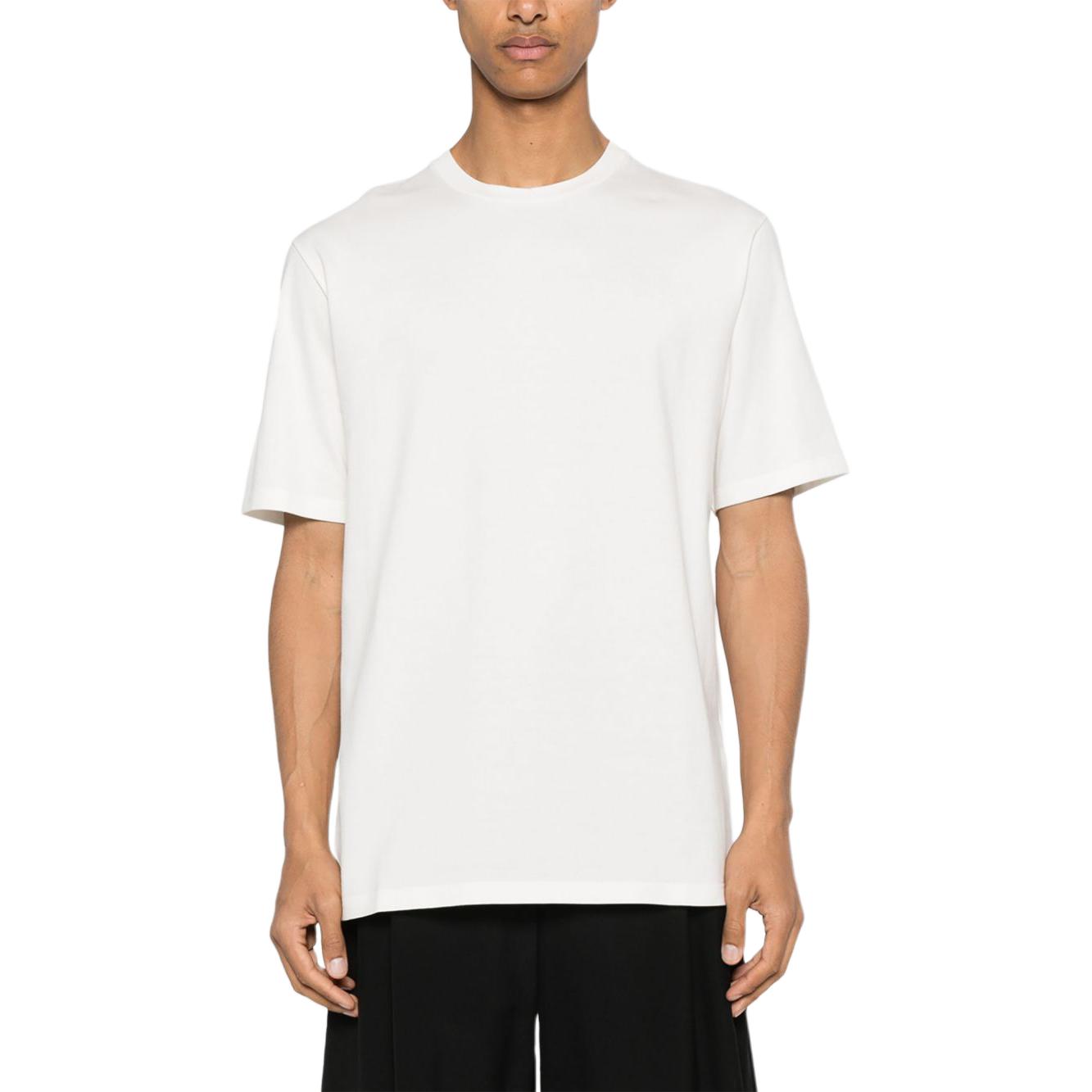 Lookbook 吉尔·桑达 SS24 光学白字母图案圆领T恤。 J21GC0161J46219-WHITE