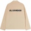 Lookbook Jil Sander SS25 Jaket Kolar Polo Logo Belakang Minimalis Beige J23BN0003J45026-236