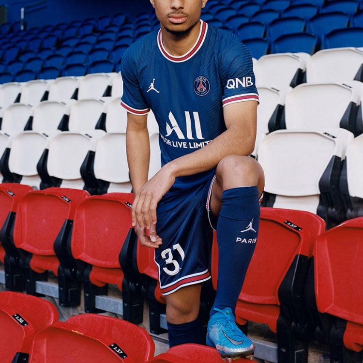 Shop 乔丹21-22巴黎圣日耳曼主场梅西训练球衣海军蓝足球衫 CV7903-411