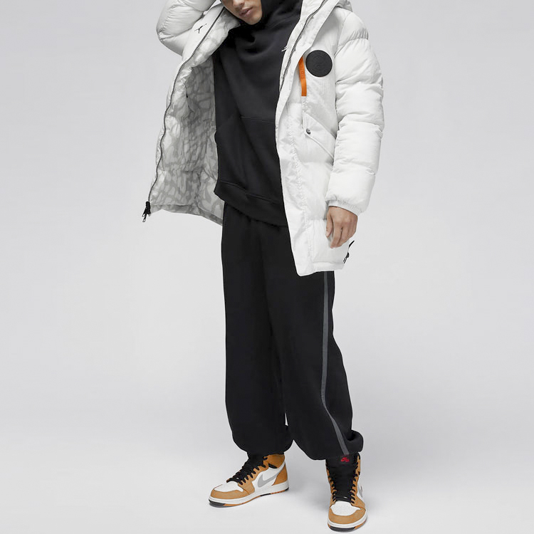 Shop 乔丹双面标志连帽长袖夹克 白色. DZ2905-072