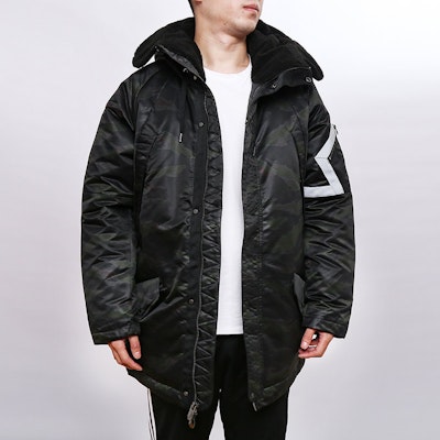 乔丹黑色中长款连帽羽绒冬季外套 AA1952-011 Shop 乔丹黑色中长款连帽羽绒冬季外套 AA1952-011