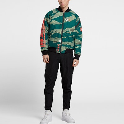 乔丹城市飞行迷彩绿冬季外套休闲保暖夹克 AT9006-010 Shop 乔丹城市飞行迷彩绿冬季外套休闲保暖夹克 AT9006-010