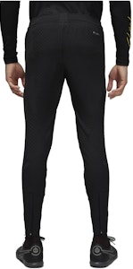 Jordan Dri-FIT PSG Strike 第四版徽標-knit足球長褲 黑色. DR4564-010 Lookbook Jordan Dri-FIT PSG Strike 第四版徽標-knit足球長褲 黑色. DR4564-010