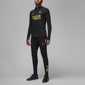 Jordan Dri-FIT PSG Strike 第四版徽標-knit足球長褲 黑色. DR4564-010 Shop Jordan Dri-FIT PSG Strike 第四版徽標-knit足球長褲 黑色. DR4564-010
