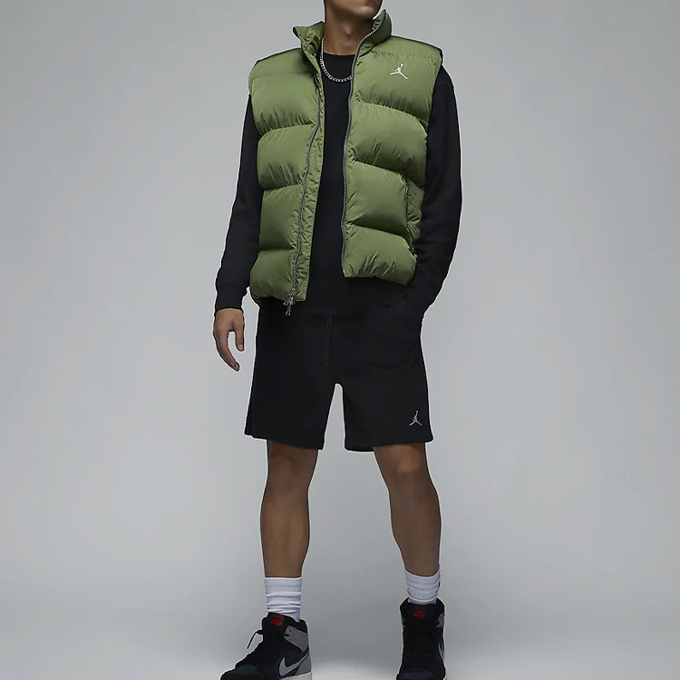 Shop Chaleco Verde Jordan Essentials con Cremallera y Color Sólido. FB7308-340