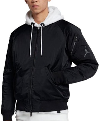Chaqueta Bomber Negra Jordan con Cremallera, Logo Impreso y Múltiples Bolsillos AH0687-010 Lookbook Chaqueta Bomber Negra Jordan con Cremallera, Logo Impreso y Múltiples Bolsillos AH0687-010