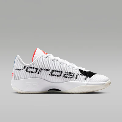 Jordan Luka 77 "Chicago" Zapatillas de Baloncesto Blanco/Negro/Carmesí Brillante IF1611-101 Lookbook Jordan Luka 77 "Chicago" Zapatillas de Baloncesto Blanco/Negro/Carmesí Brillante IF1611-101