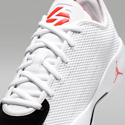 Jordan Luka 77 "Chicago" Zapatillas de Baloncesto Blanco/Negro/Carmesí Brillante IF1611-101 Sizing Jordan Luka 77 "Chicago" Zapatillas de Baloncesto Blanco/Negro/Carmesí Brillante IF1611-101