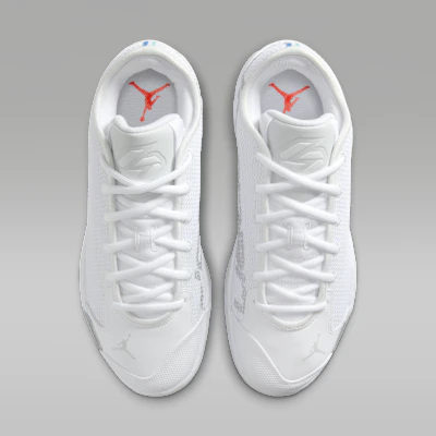 Jordan Luka 77 "Triple White" Putih/Perak Metalik/Abu Photon IF1611-100 Shop Jordan Luka 77 "Triple White" Putih/Perak Metalik/Abu Photon IF1611-100