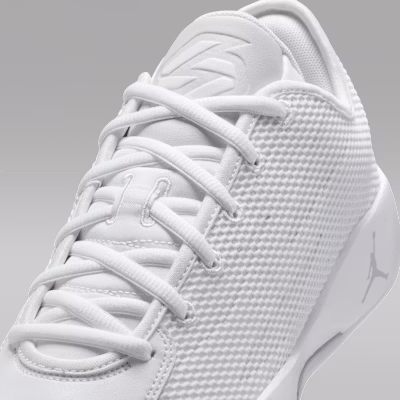 Jordan Luka 77 "Triple White" Putih/Perak Metalik/Abu Photon IF1611-100 Sizing Jordan Luka 77 "Triple White" Putih/Perak Metalik/Abu Photon IF1611-100