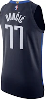 Lookbook Jordan Luka Doncic 77 Dallas Mavericks Navy Jersey Tanpa Lengan Lelaki. CV8849-423