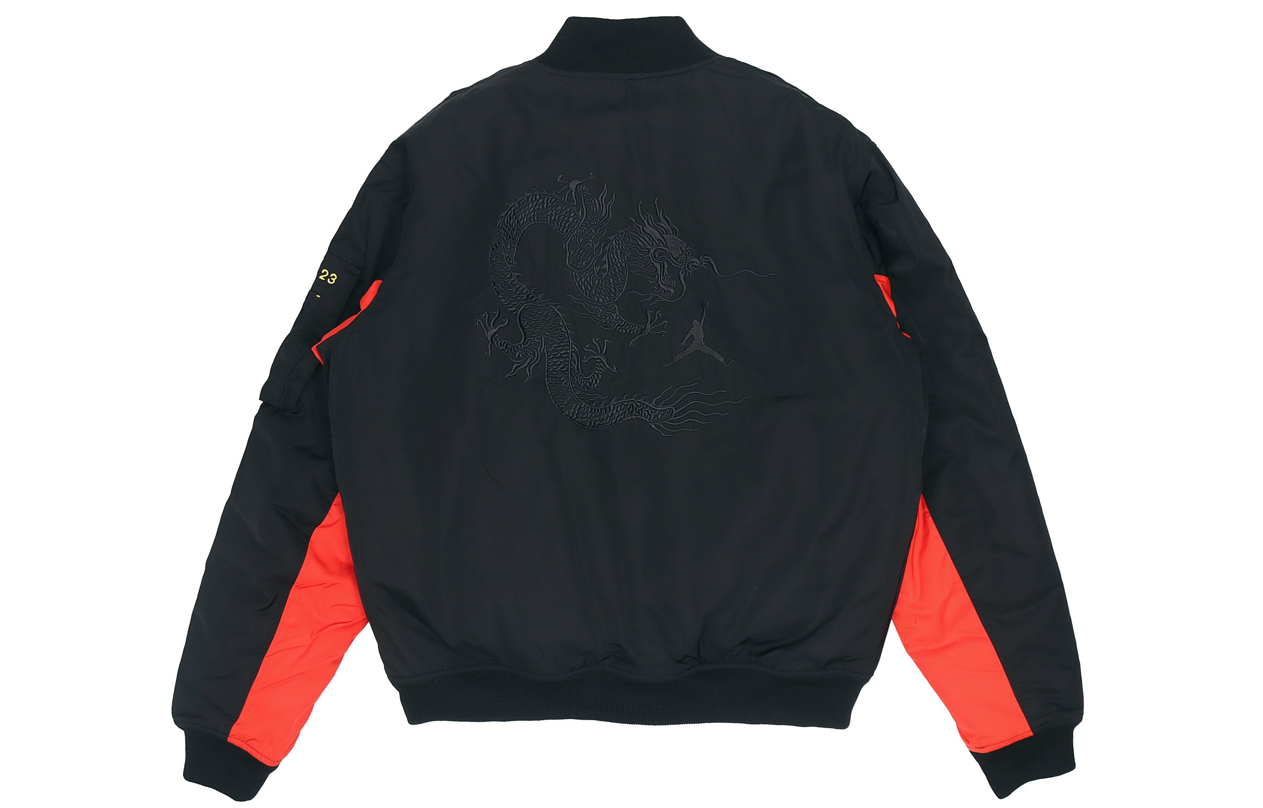 Lookbook 조던 MA-1 블랙 봄버 자켓 자수 디테일 및 더블 지퍼 디자인 DB3693-010