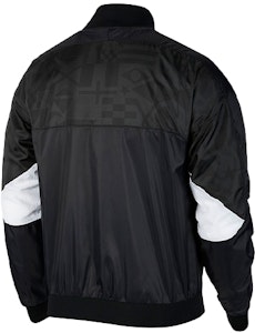 Chaqueta Deportiva Negra Jordan Retro con Logo Estampado CJ9097-010 Lookbook Chaqueta Deportiva Negra Jordan Retro con Logo Estampado CJ9097-010