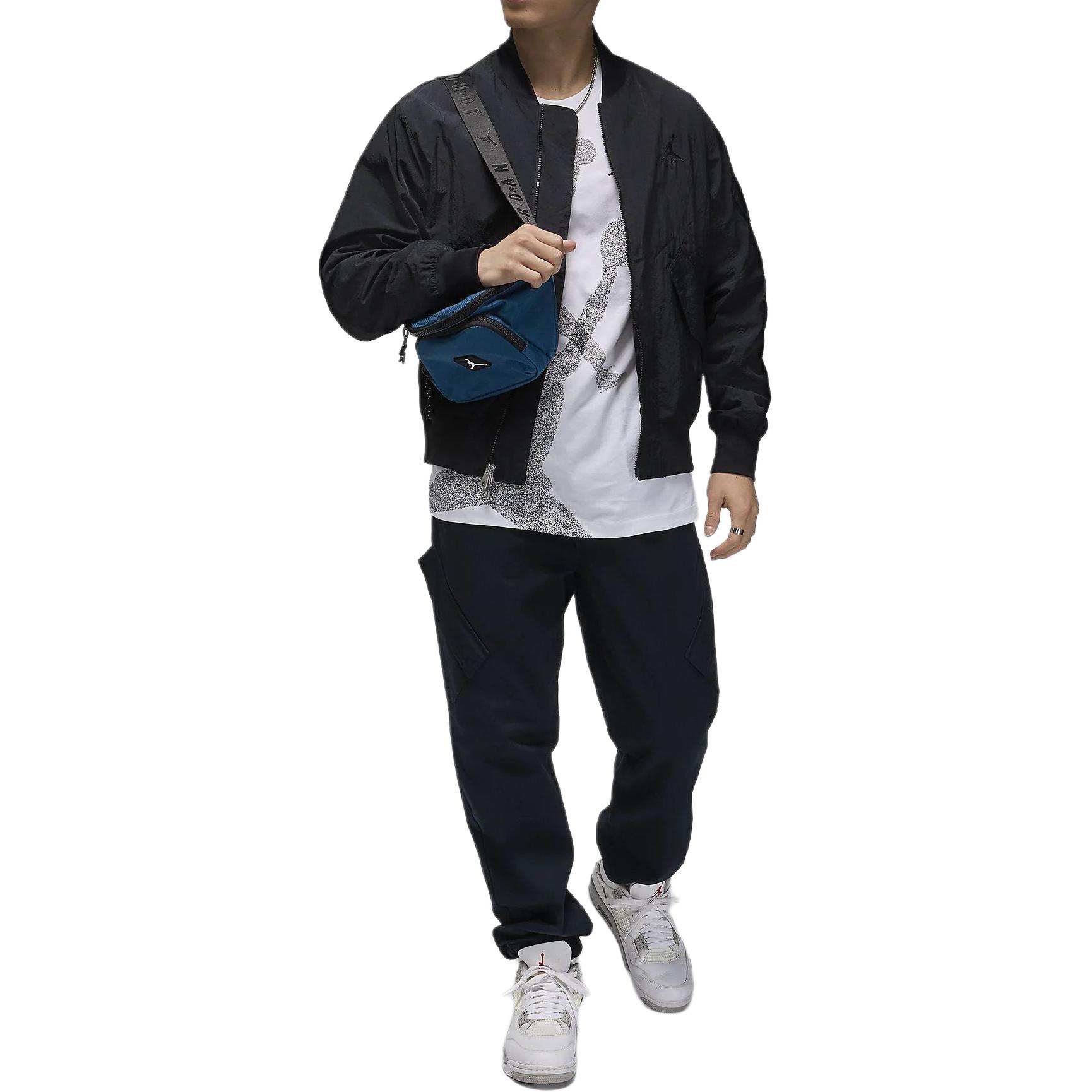 Shop ジョーダン ソリッドロゴ ジップアップ ボンバージャケット ブラック FN4624-010