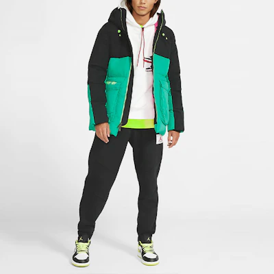 Jordan 冬季羽絨外套 黑綠拼色連帽款 CK6662-011 Shop Jordan 冬季羽絨外套 黑綠拼色連帽款 CK6662-011