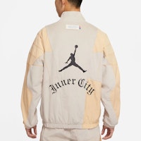乔丹x HTG联名亚洲限定男款奶油色徽标拼接高领夹克 DJ7976-236 Details for 乔丹x HTG联名亚洲限定男款奶油色徽标拼接高领夹克 DJ7976-236