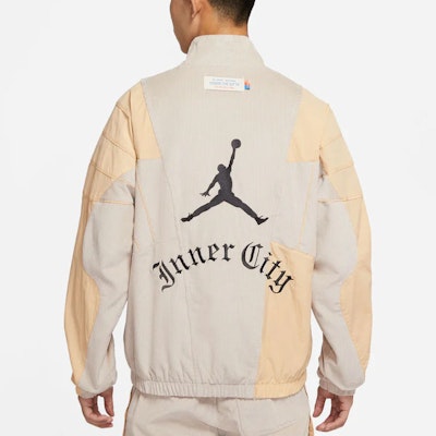乔丹x HTG联名亚洲限定男款奶油色徽标拼接高领夹克 DJ7976-236 Details for 乔丹x HTG联名亚洲限定男款奶油色徽标拼接高领夹克 DJ7976-236