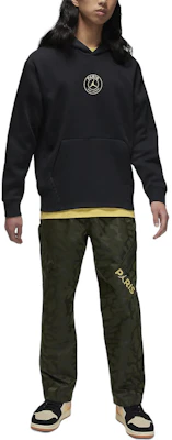 Jordan x PSG Paris Saint-Germain Strike Hoodie Hitam SS24 Pullover FN5327-010 Shop Jordan x PSG Paris Saint-Germain Strike Hoodie Hitam SS24 Pullover FN5327-010