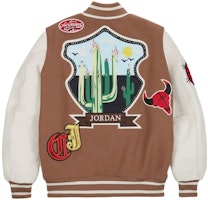 조던 x 트래비스 스캇 브라운 패치워크 레터 프린트 남성 야구 자켓. DO4104-256 Lookbook 조던 x 트래비스 스캇 브라운 패치워크 레터 프린트 남성 야구 자켓. DO4104-256