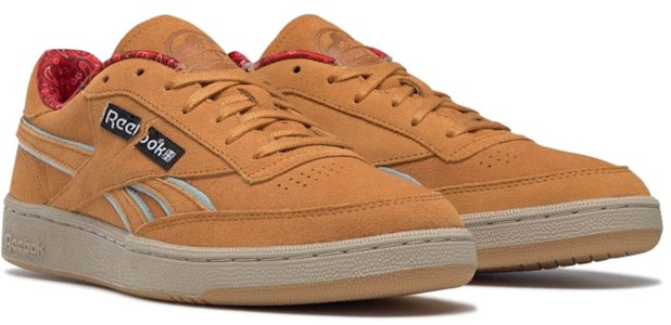 Jurassic Park x Reebok Club C 'Dr. Alan Grant' Sepatu Sneakers GZ6322 Lookbook Jurassic Park x Reebok Club C 'Dr. Alan Grant' Sepatu Sneakers GZ6322